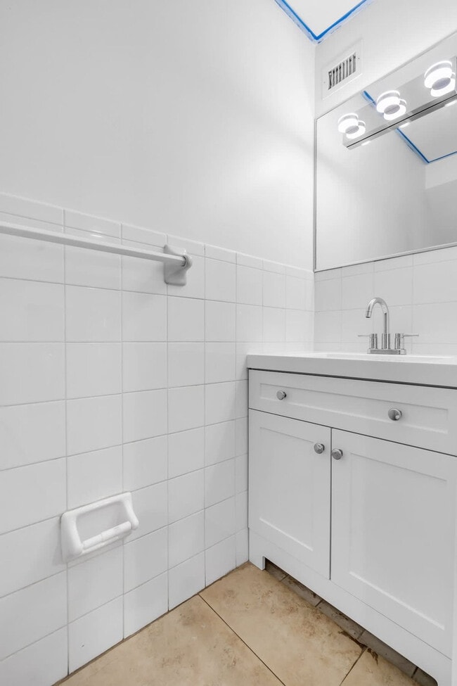 Building Photo - 6345 Collins Ave