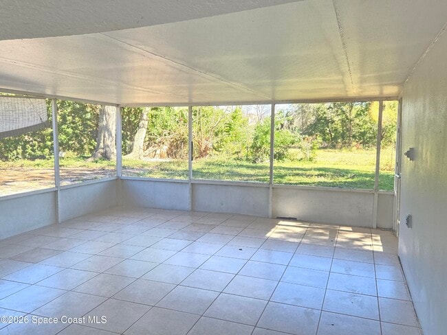 Building Photo - 771 Onyx Dr NE