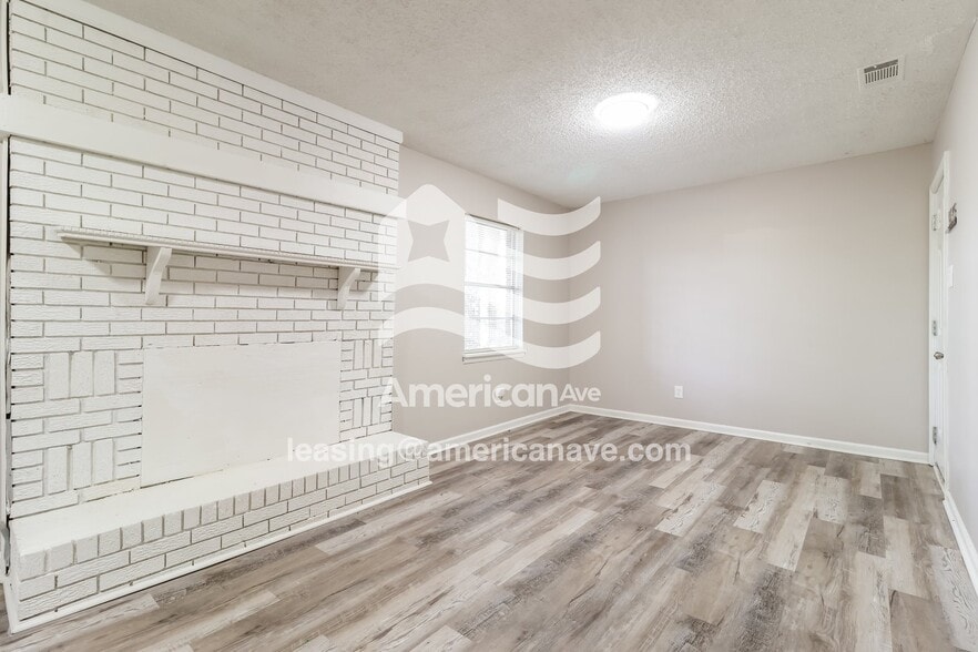 Building Photo - 6105 Santa Monica Dr