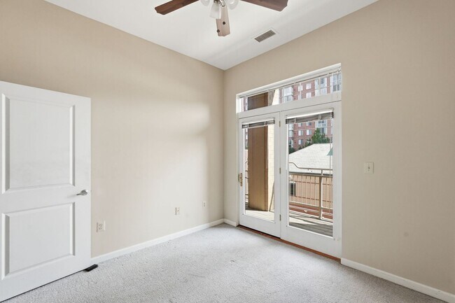 Building Photo - Experience elevated city living in this beautifully maintained residence ideally situated in the ...