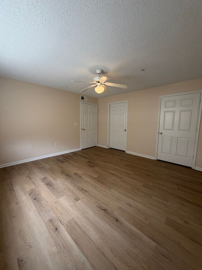 Building Photo - Cozy 2B/2B Unfurnished Condo in the Heart of Destin!