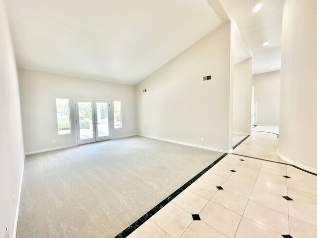Building Photo - 4286 La Canada Rd
