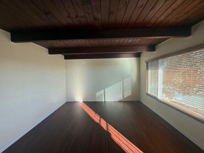 Building Photo - Stunning 2-bedroom, 1.5-bath Modern home in Vallejo with bountiful water views & walking distance...