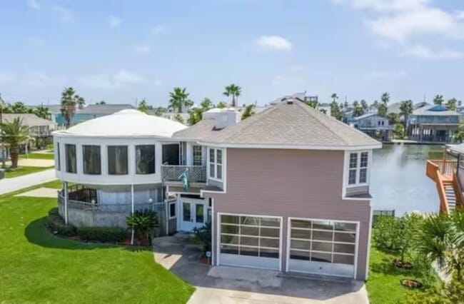 Primary Photo - 22101 Lampasas Dr