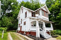 Building Photo - 1007 Delia Ave
