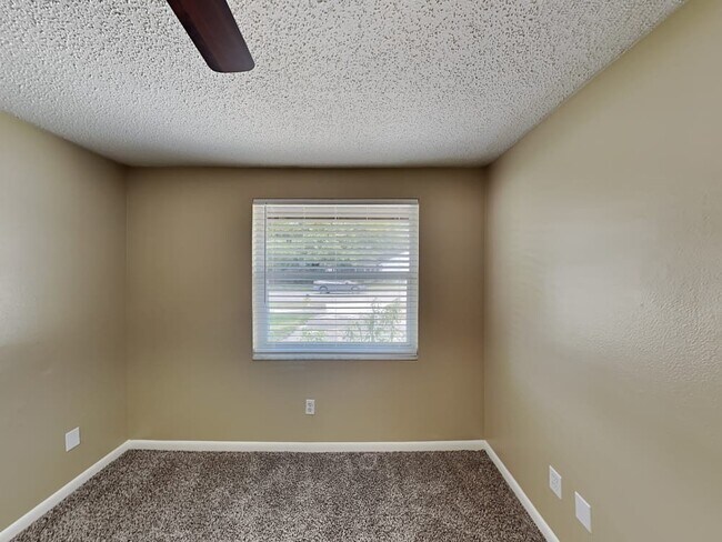 Building Photo - 2809 Cedaridge Dr