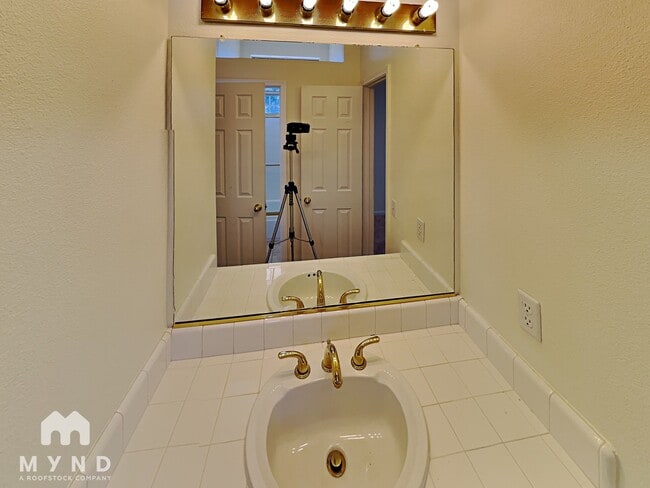 Building Photo - 5053 Moccasin Way