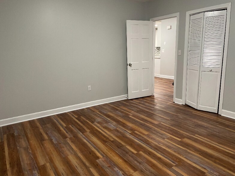 Building Photo - 22 Kenmar Dr