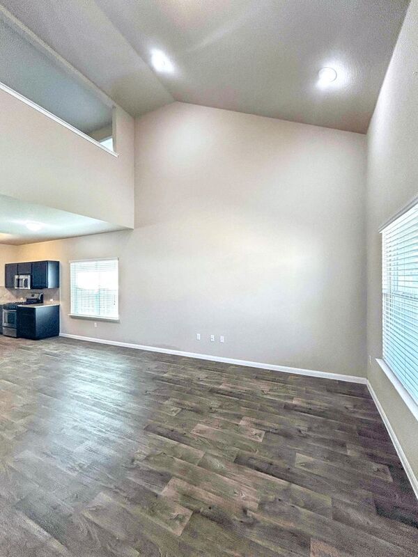 Building Photo - 215 Cibolo Creek Dr