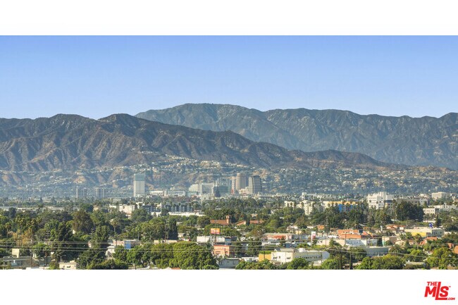 Building Photo - 2753 Waverly Dr