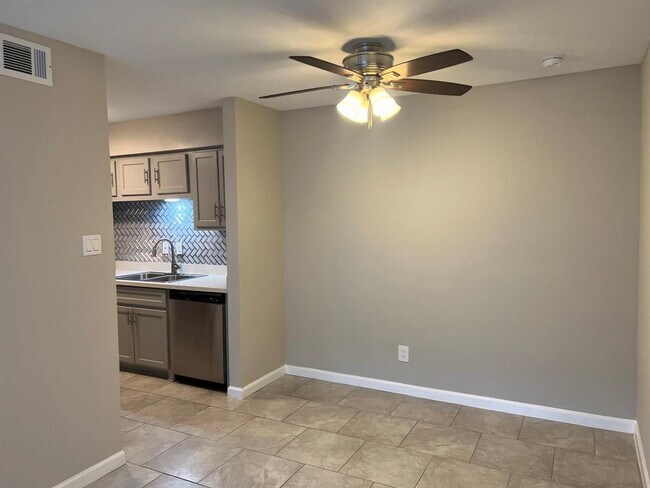 Building Photo - 5550 N Braeswood Blvd