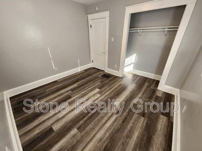 Building Photo - 715 3rd Ave