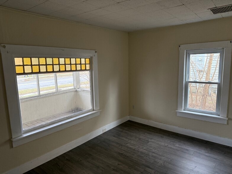 Building Photo - 382 North Ave