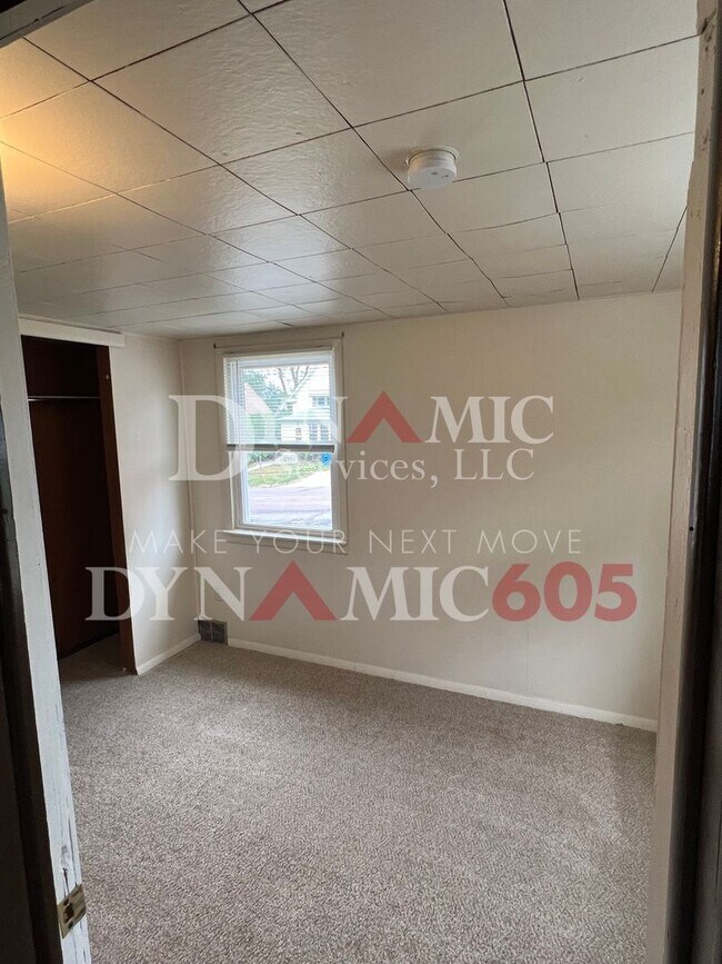 Building Photo - 3BR/1BA Single Family House For Rent