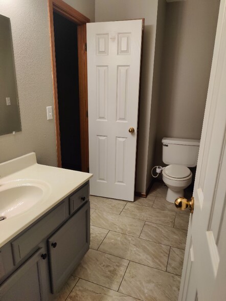 Building Photo - 1354 NW Jefferson Ct