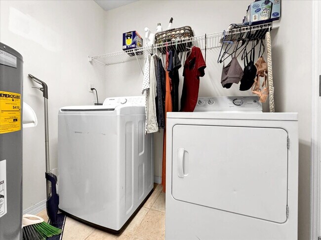 Building Photo - Charming Fort Walton Beach Townhome - Move-In Ready!