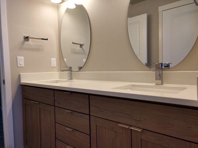 Building Photo - 2235 Electric Ave