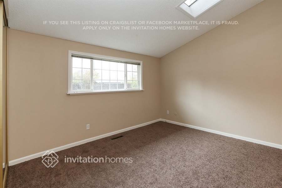 Building Photo - 962 Almond Dr