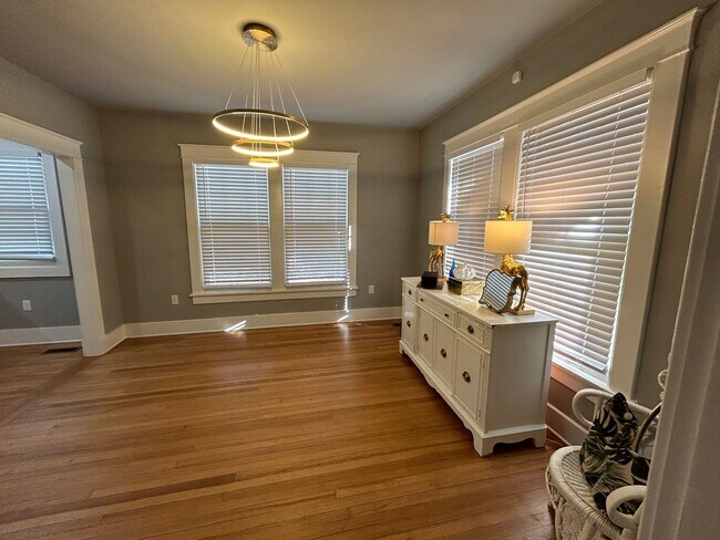 Building Photo - Contact Peggy 501 676 1758