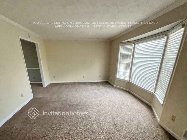 Building Photo - 230 Meadowood Ct