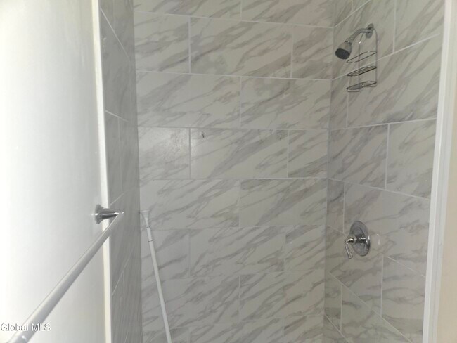 Building Photo - 29 Robin St