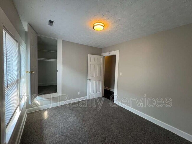 Building Photo - 2925 N Delaware St