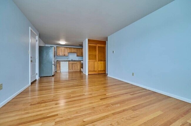 Building Photo - 3 Colonial Village Dr
