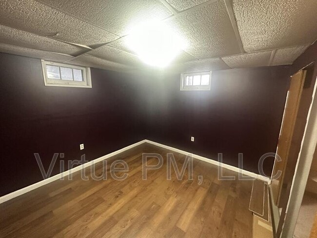 Building Photo - 1104 5th St