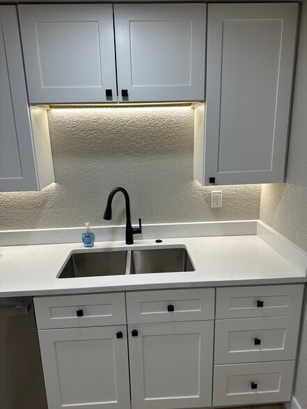 Building Photo - 7502 S Emerson Cir