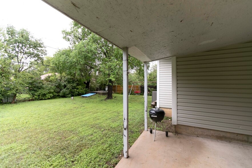 Backyard - 7459 Mohawk Ave