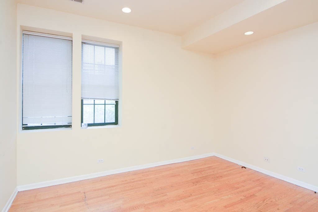 Building Photo - 218 W Division St