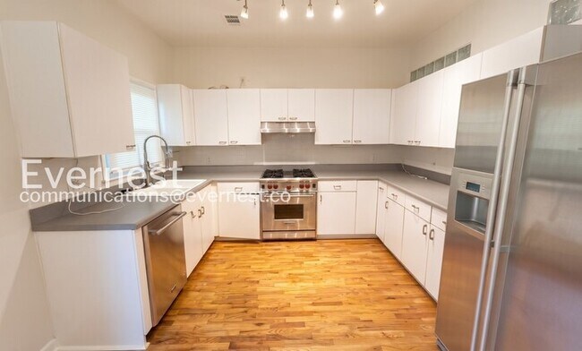 Building Photo - Charming Townhome with 2Beds/2Baths/Private Patio/ Fenced Yard/ Available Now!