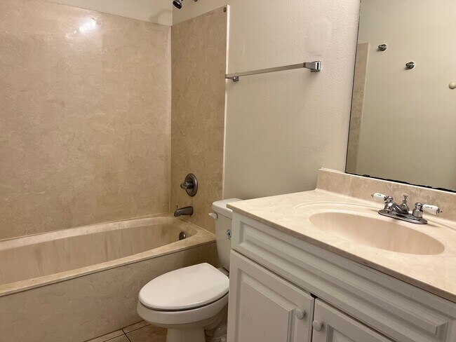 Building Photo - Central Crestview Location