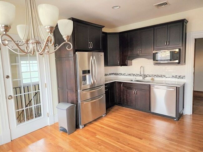 Building Photo - 128 Palfrey St