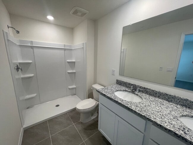 Building Photo - Beautiful, Newer 3/2.5 Apopka Townhome in Windrose!