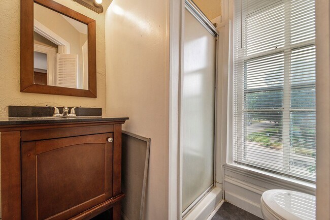 Building Photo - Attractive Remodeled Efficiency 2nd floor ...