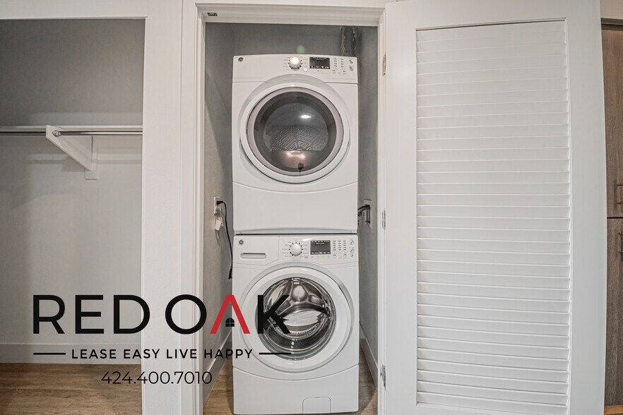 Building Photo - 1331 W 7th St