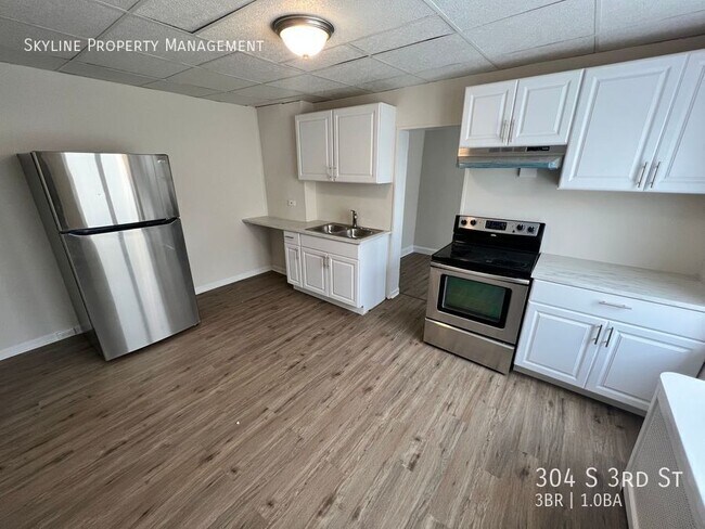 Building Photo - 304 S 3rd St