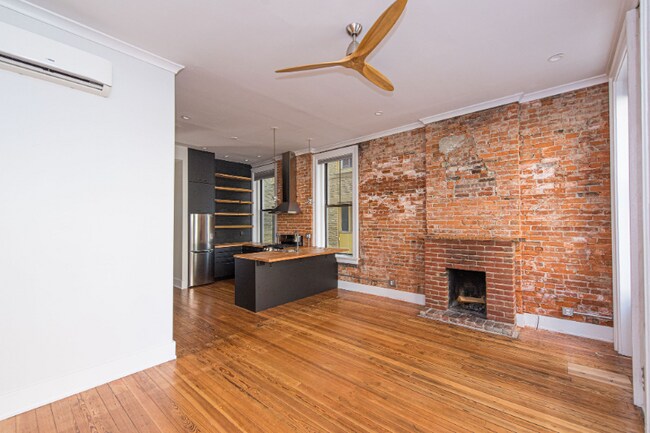 Building Photo - 309 E 13th St