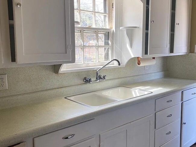 Building Photo - 2121 NW 28th St