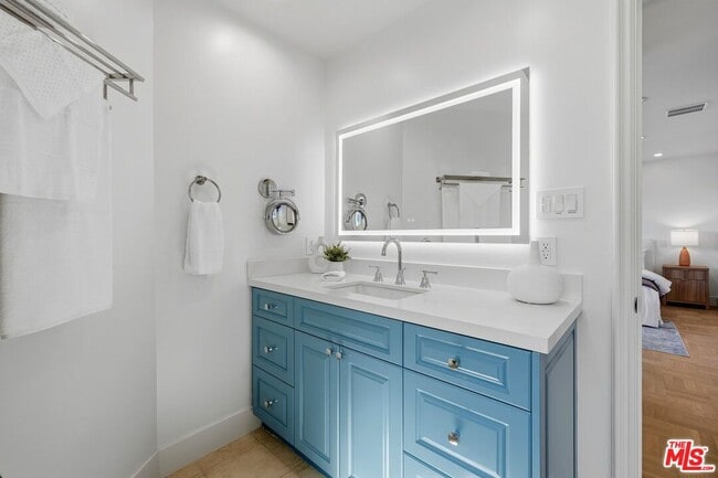 Building Photo - 864 Bienveneda Ave