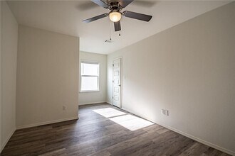 Building Photo - 825 S Rupple Rd