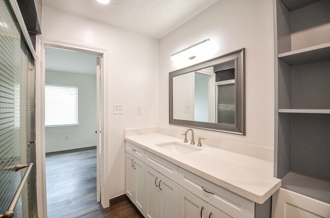 Building Photo - 15614 Dawnbrook Dr