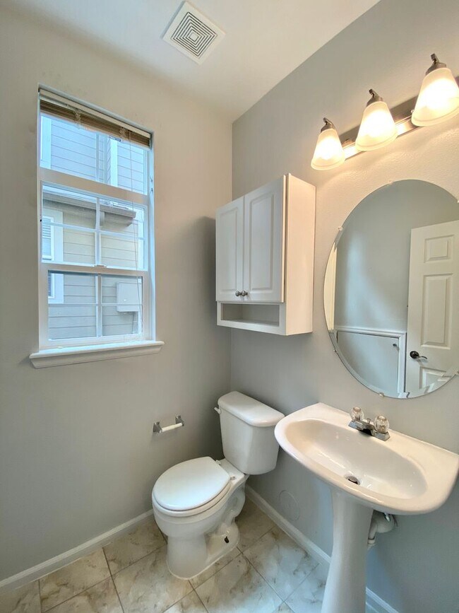 Building Photo - Fantastic Highlands Ranch Townhome - 3bed,...