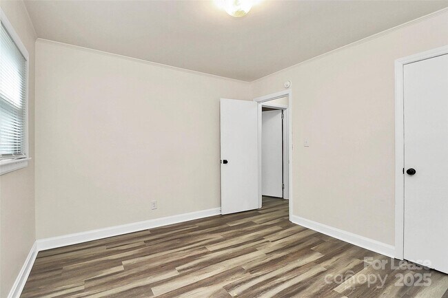 Building Photo - 4132 Blenhein Rd