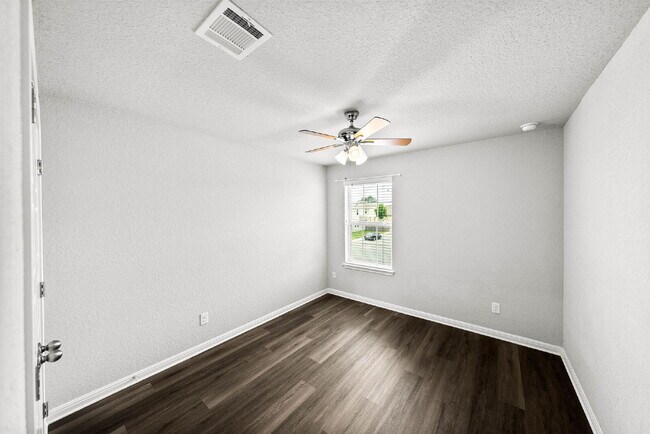 Building Photo - Beautifully Upgraded 3-Bedroom Home for Re...