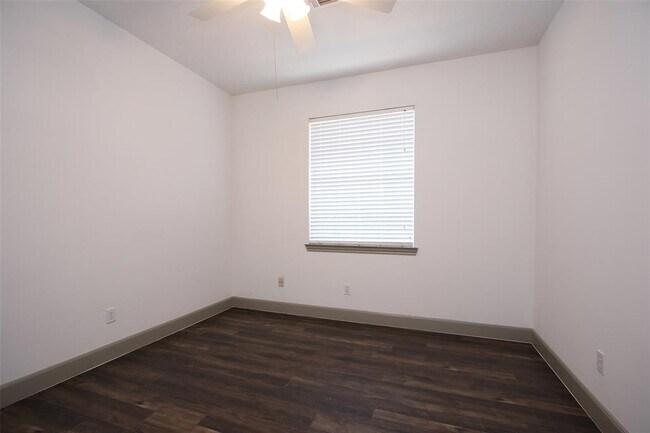 Building Photo - 5522 Island Breeze Dr