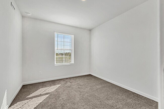 Building Photo - 5002 Dayflower Dr
