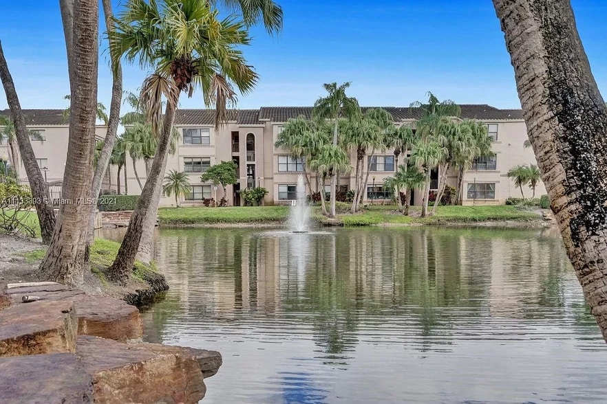 Building Photo - 2866 S University Dr