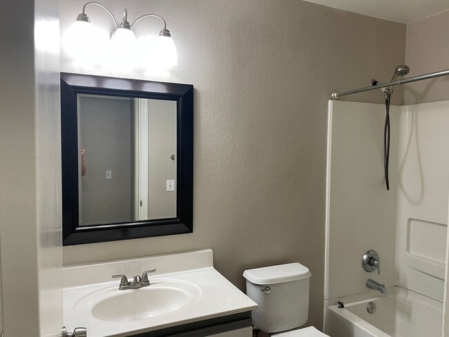 Building Photo - Rita Ranch Charmer 3Bdm 2Ba home, availabl...